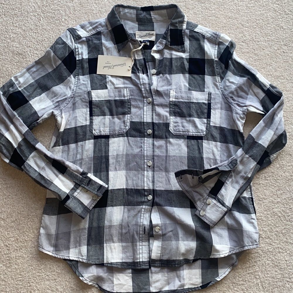 Universal Thread Gray Plaid Button Down Shirt! - Picture 9 of 9